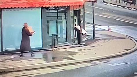 Videos muestran momentos previos a explosión en café en San Petersburgo que mató a bloquero ruso